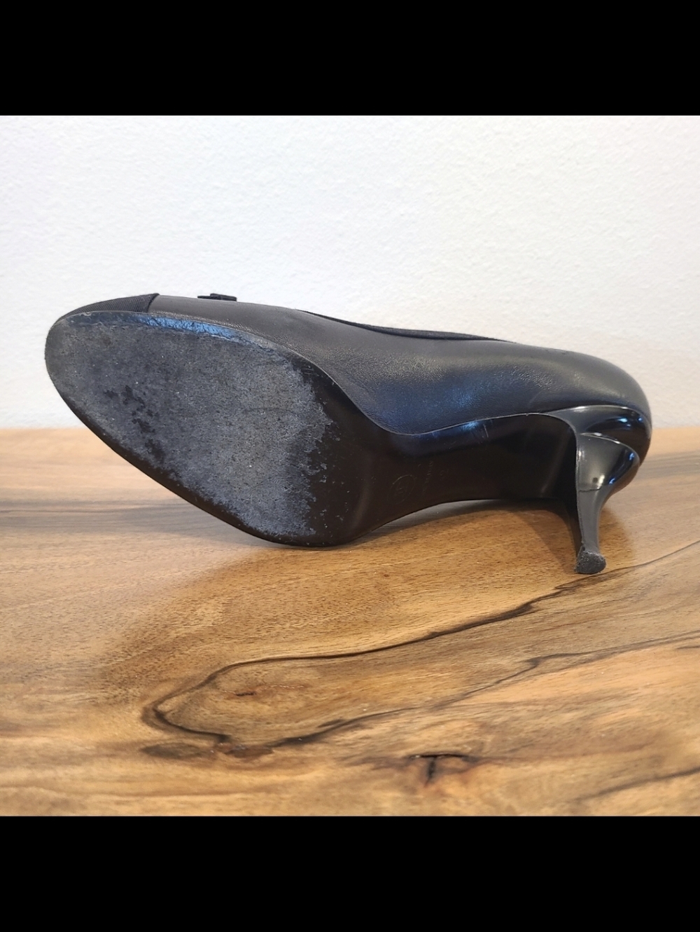 Chanel Black Leather Bow Cap Pump Heels - Picture 15 of 15
